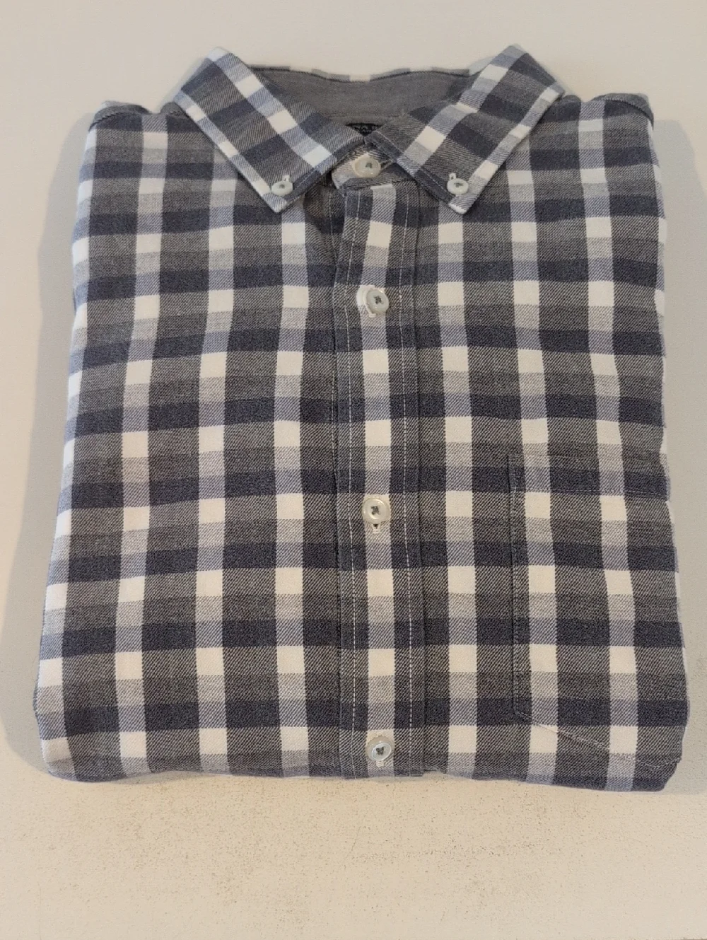 Banana Republic Men's Medium Slim Fit Luxe Flannel Button Down Plaid Shirt